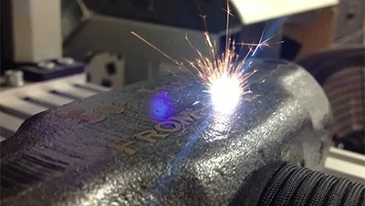 Mesin Penandaan Laser: Pengukir Presisi untuk Industri Manufaktur Otomotif