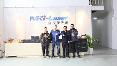 Perwakilan Layanan AFC Mr. Wierzbicki mengunjungi MrJ-laser